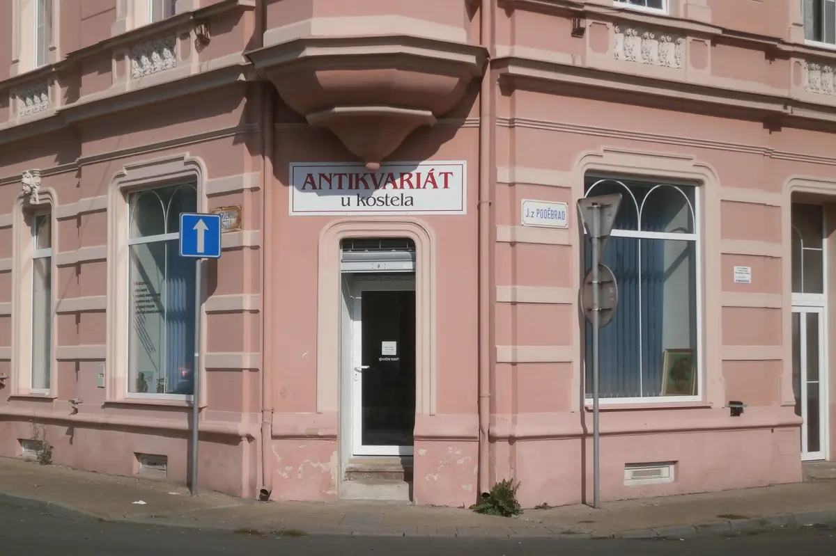 Antikvariát u kostela